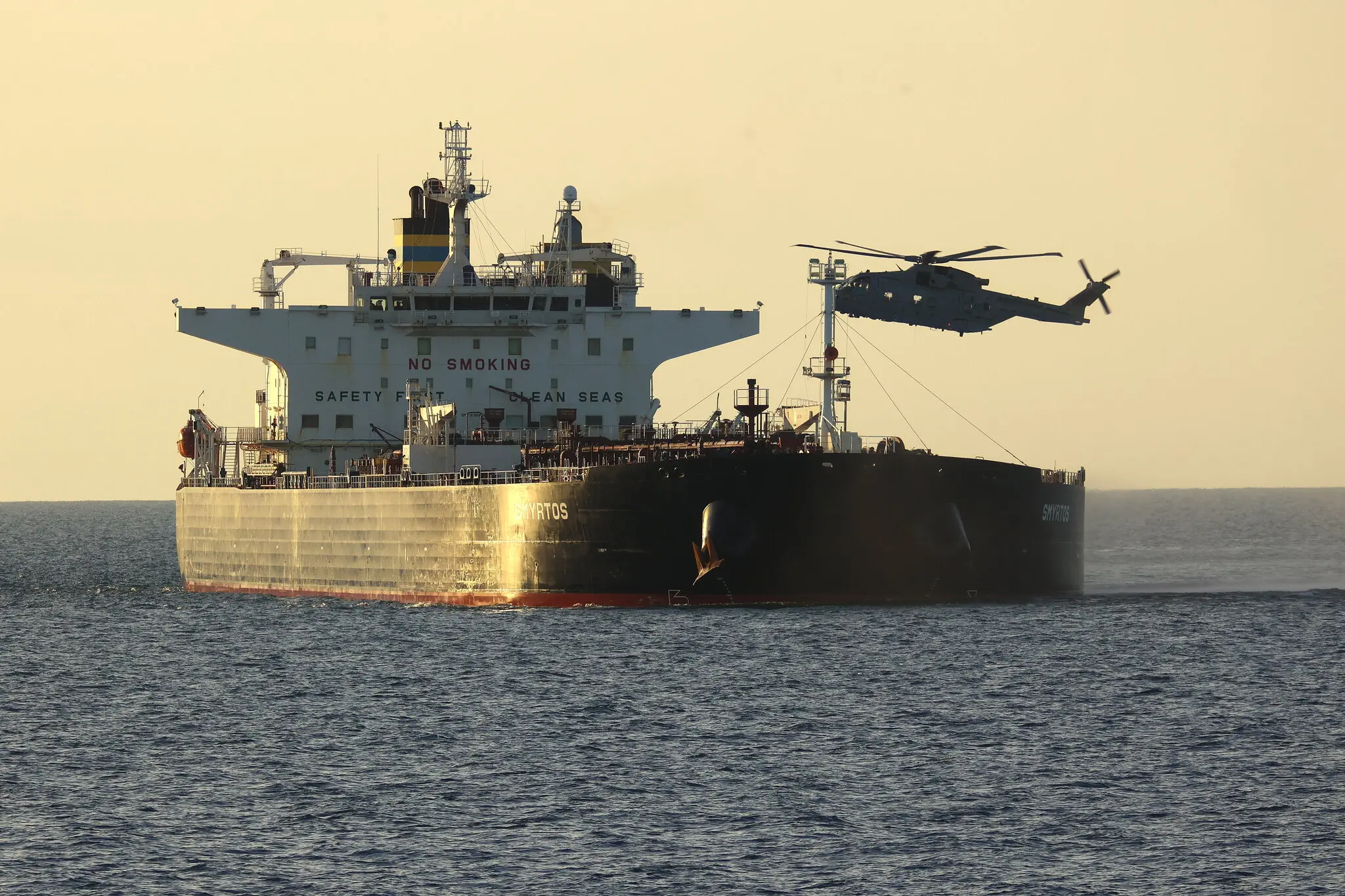 第1074期圖（圖片來源：《紐約時報》，https://www.nytimes.com/2026/06/14/world/europe/uk-russia-shadow-fleet-oil-tanker-channel.html。）
