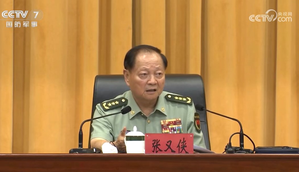 第813期圖(圖片來源：陳怡伶，〈解放軍紀念抗戰勝利80週年研討會　張又俠：全面加強練兵備戰〉，《中天新聞》， 2025年8月27日，https://ctinews.com/news/items/89xpo6gmae。)